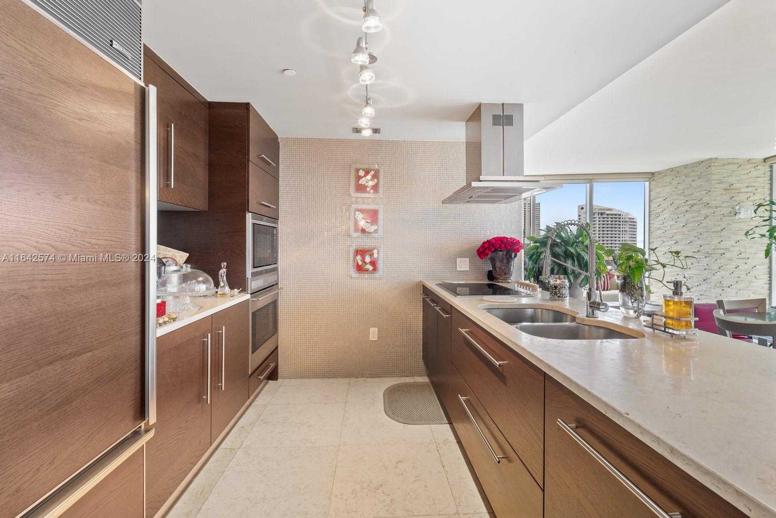 Small Image of 495 BRICKELL AVENUE #901, Miami Number 11