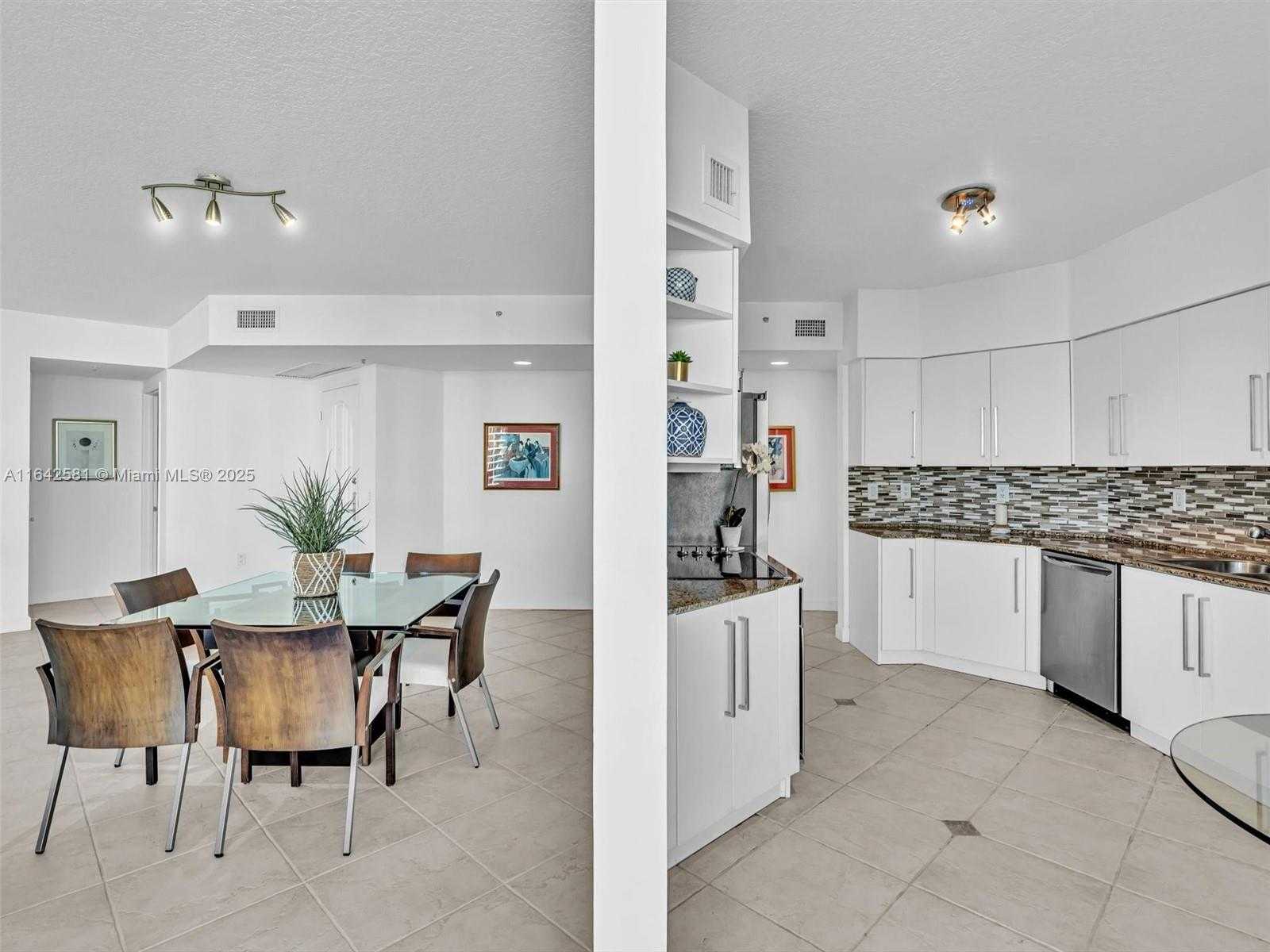 Small Image of 3370 HIDDEN BAY DR #1002, Aventura Number 23