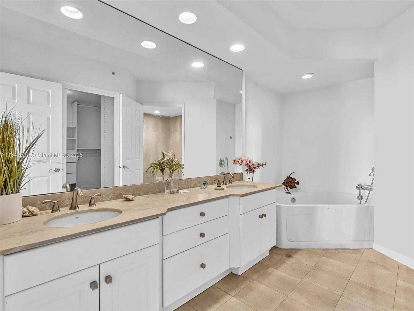 Small Image of 3370 HIDDEN BAY DR #1002, Aventura Number 28