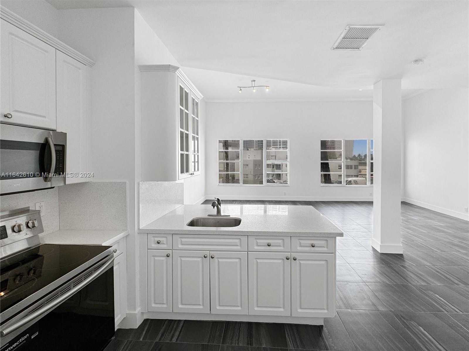 Small Image of 6770 INDIAN CREEK DR #T-C, Miami Beach Number 5