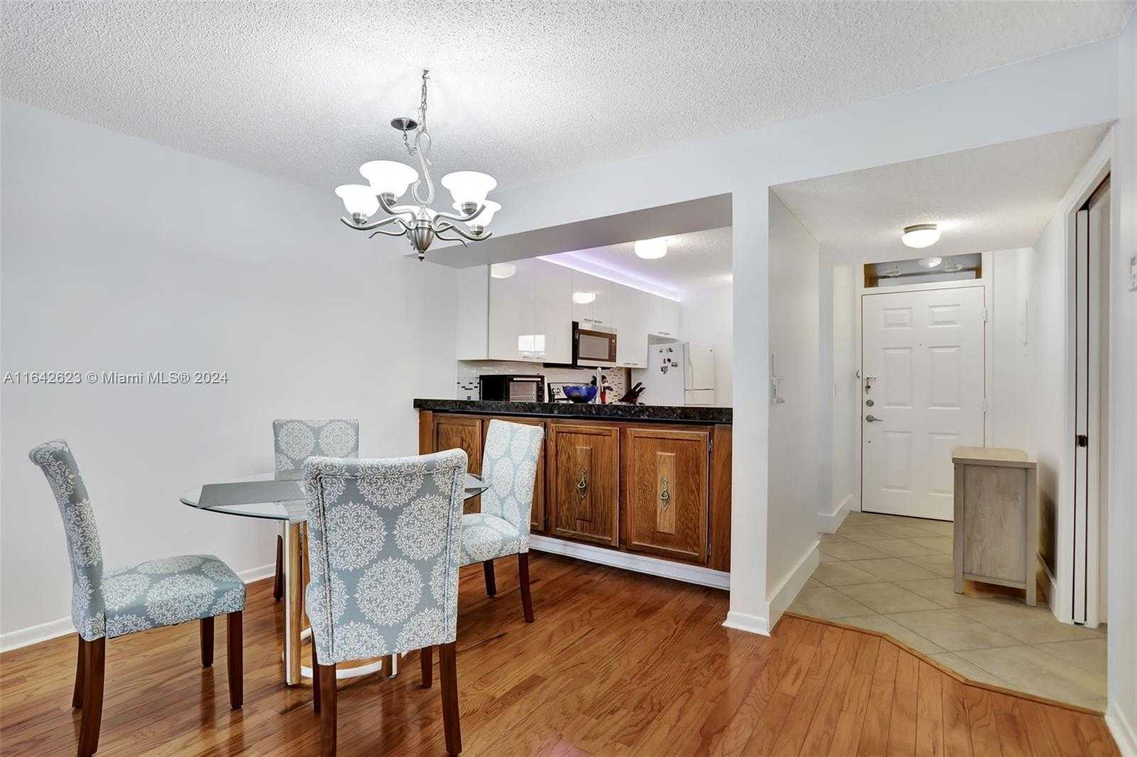 Small Image of 6219 CORAL LAKE DR #207, Margate Number 10
