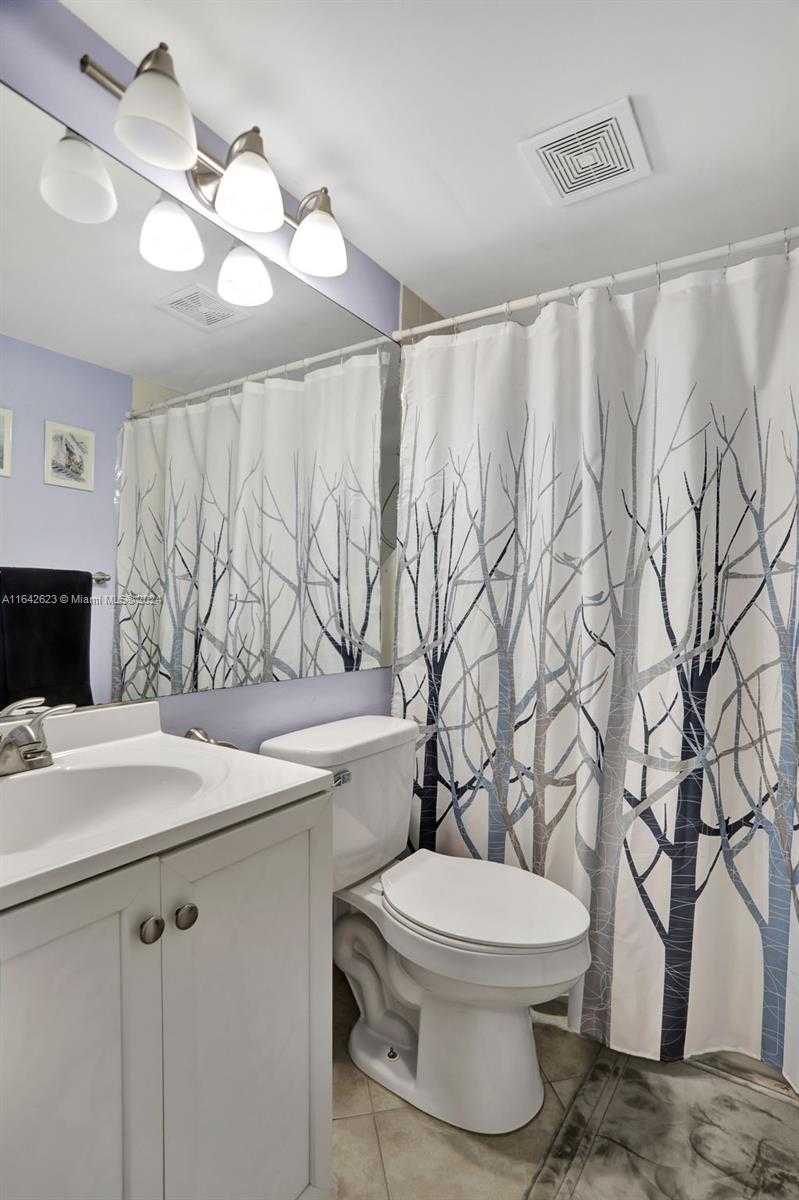 Small Image of 6219 CORAL LAKE DR #207, Margate Number 17