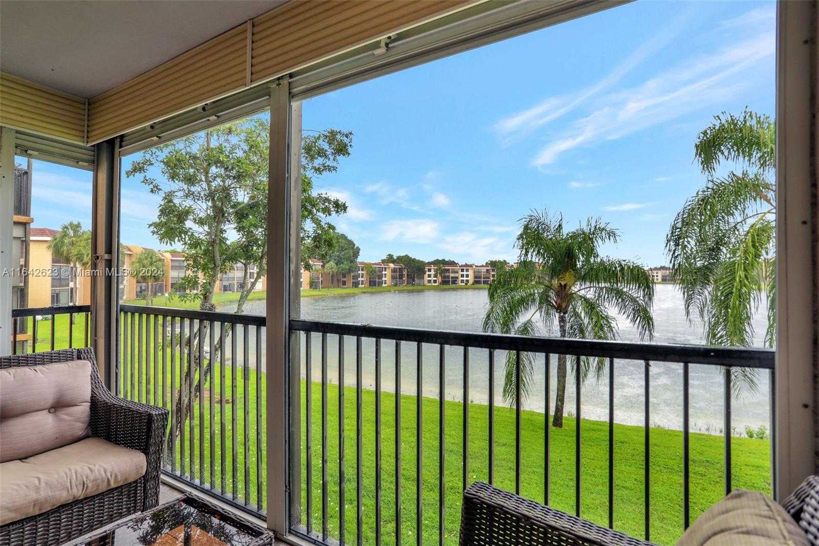 Small Image of 6219 CORAL LAKE DR #207, Margate Number 22