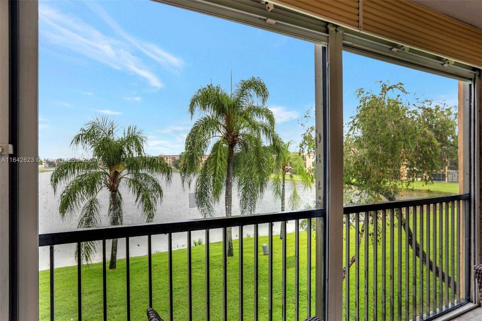 Small Image of 6219 CORAL LAKE DR #207, Margate Number 23