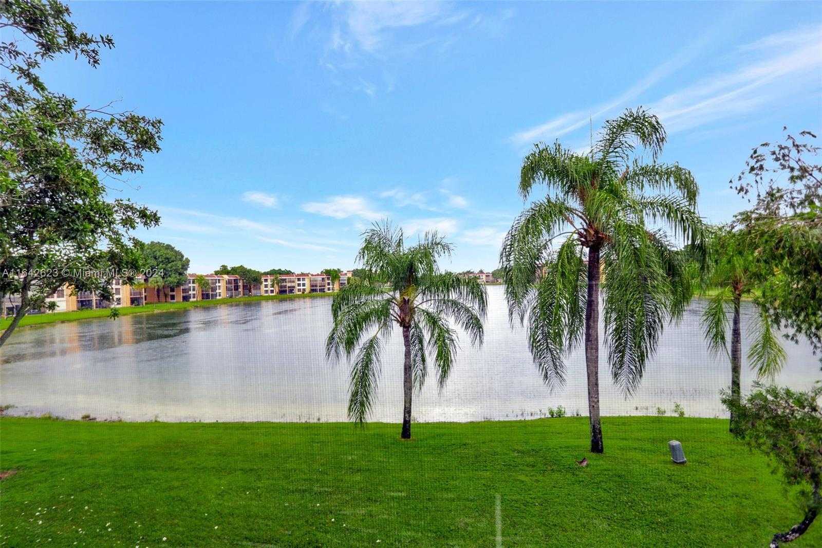 Small Image of 6219 CORAL LAKE DR #207, Margate Number 24