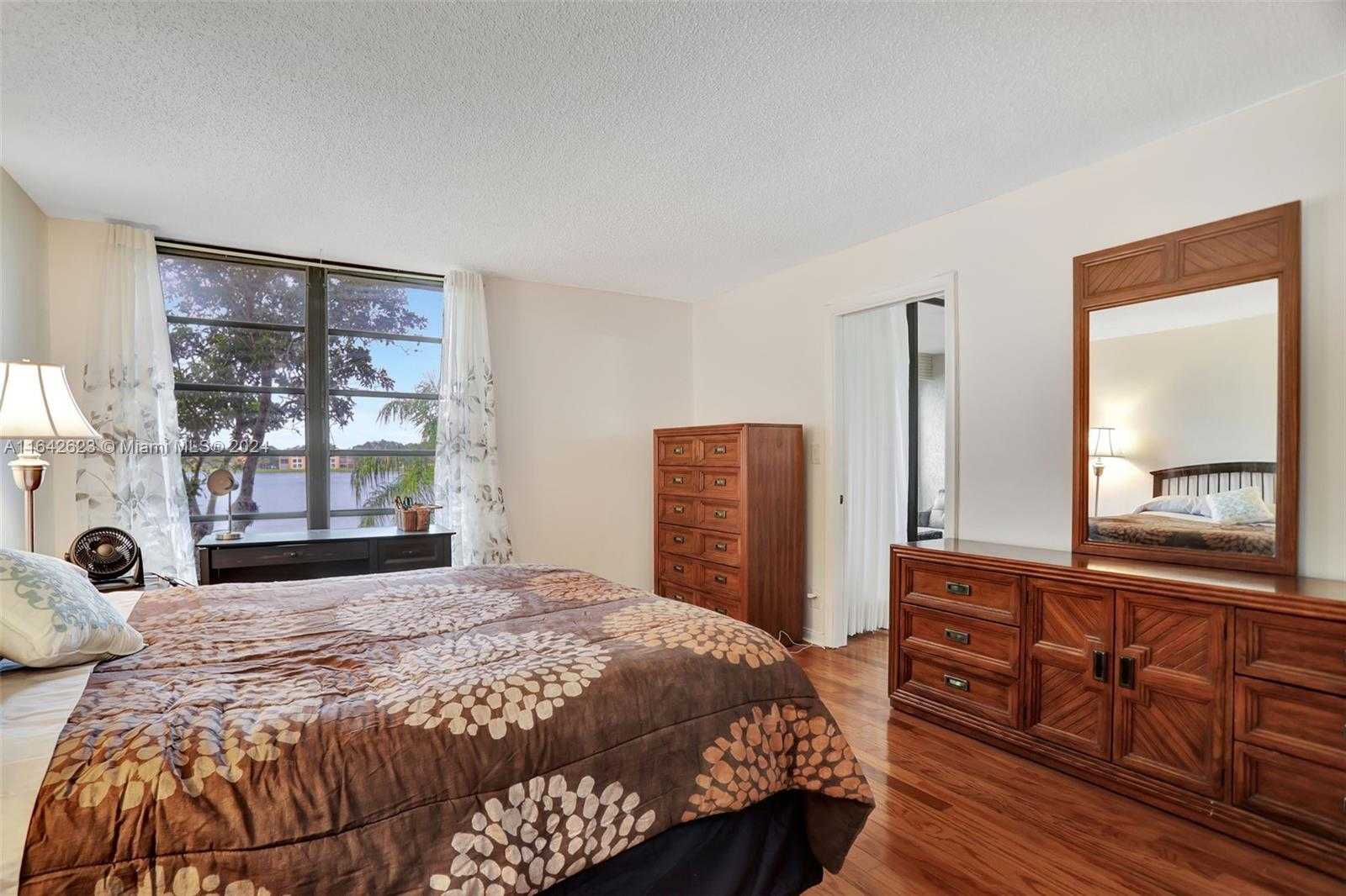 Small Image of 6219 CORAL LAKE DR #207, Margate Number 26