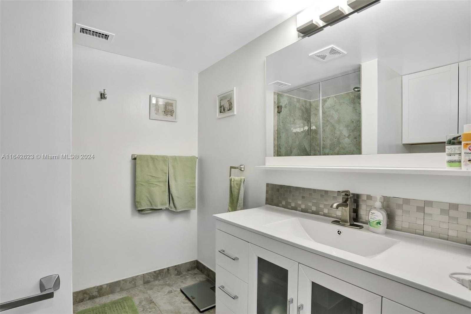 Small Image of 6219 CORAL LAKE DR #207, Margate Number 27