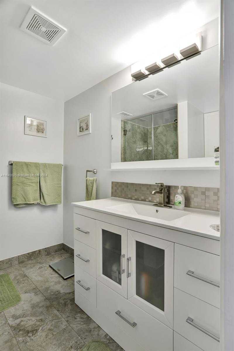Small Image of 6219 CORAL LAKE DR #207, Margate Number 28