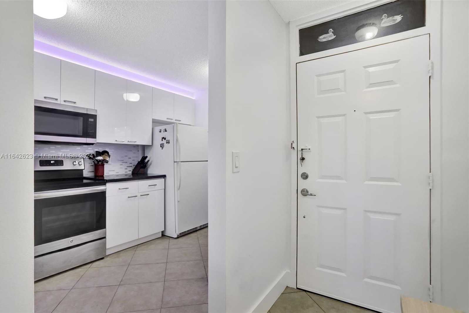 Small Image of 6219 CORAL LAKE DR #207, Margate Number 3