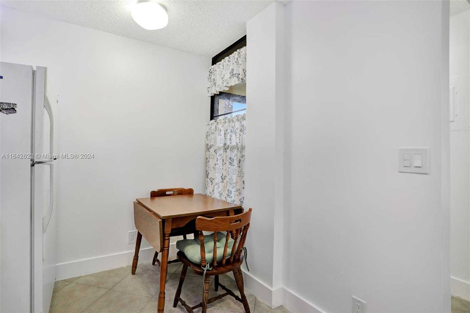 Small Image of 6219 CORAL LAKE DR #207, Margate Number 7
