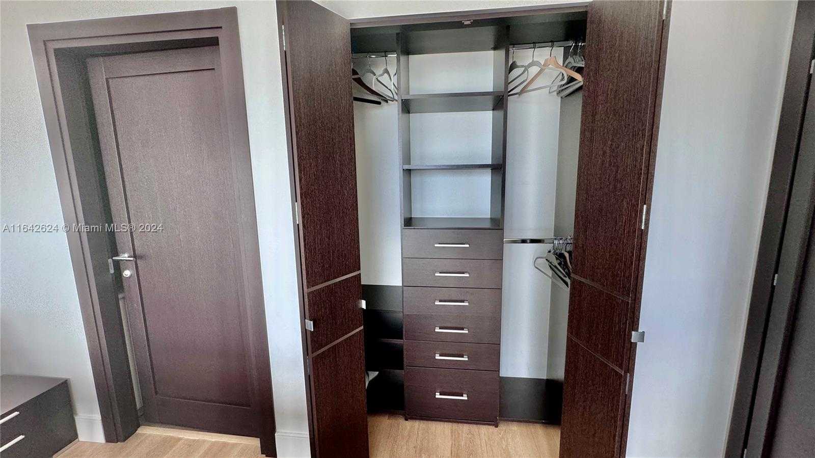 Small Image of 1331 BRICKELL BAY DR #1109, Miami Number 27