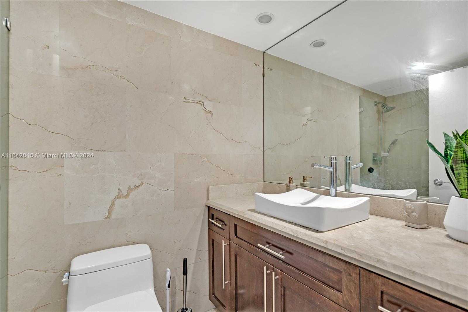 Small Image of 5401 COLLINS AVE #429, Miami Beach Number 11