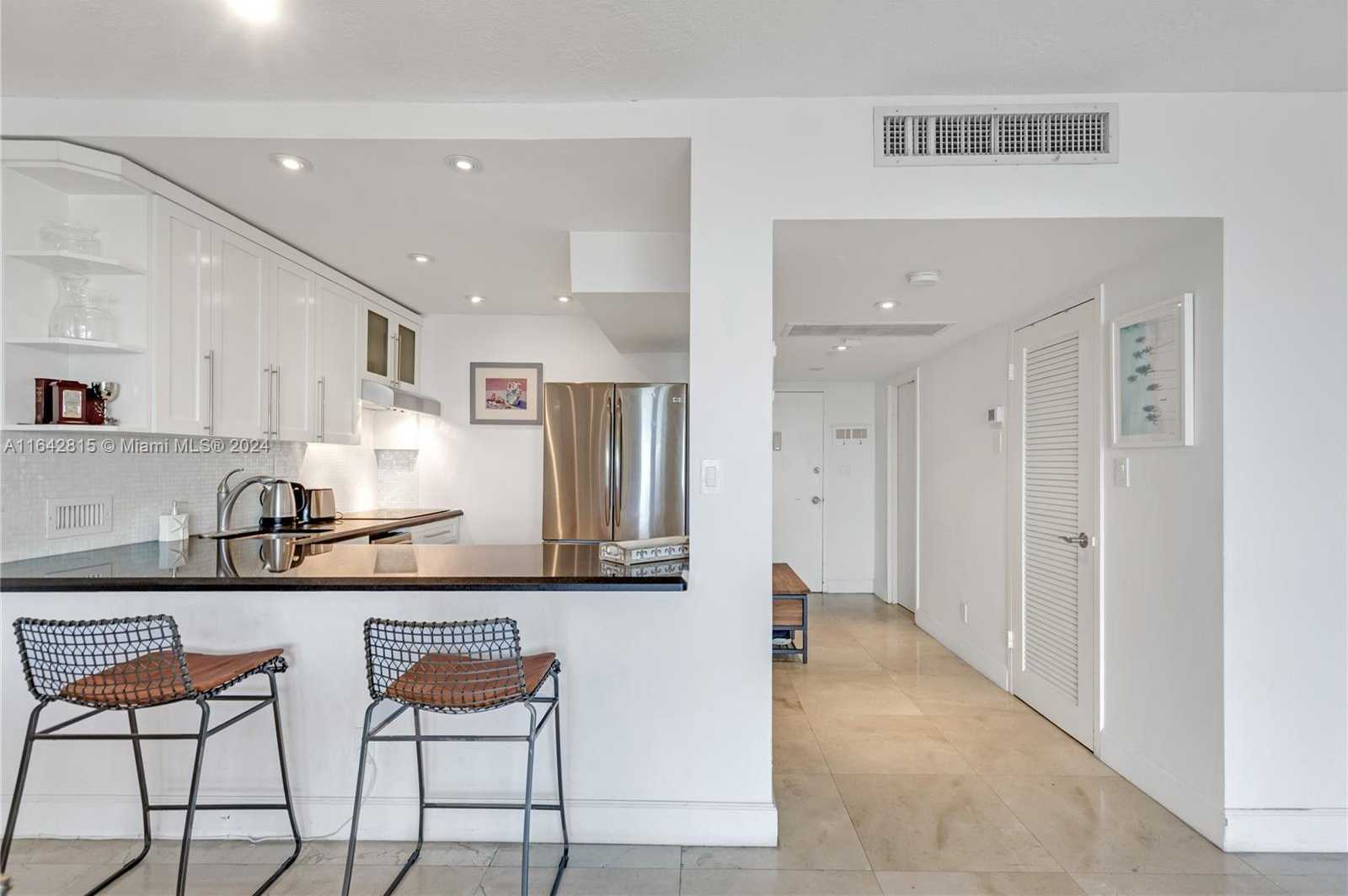 Small Image of 5401 COLLINS AVE #429, Miami Beach Number 6