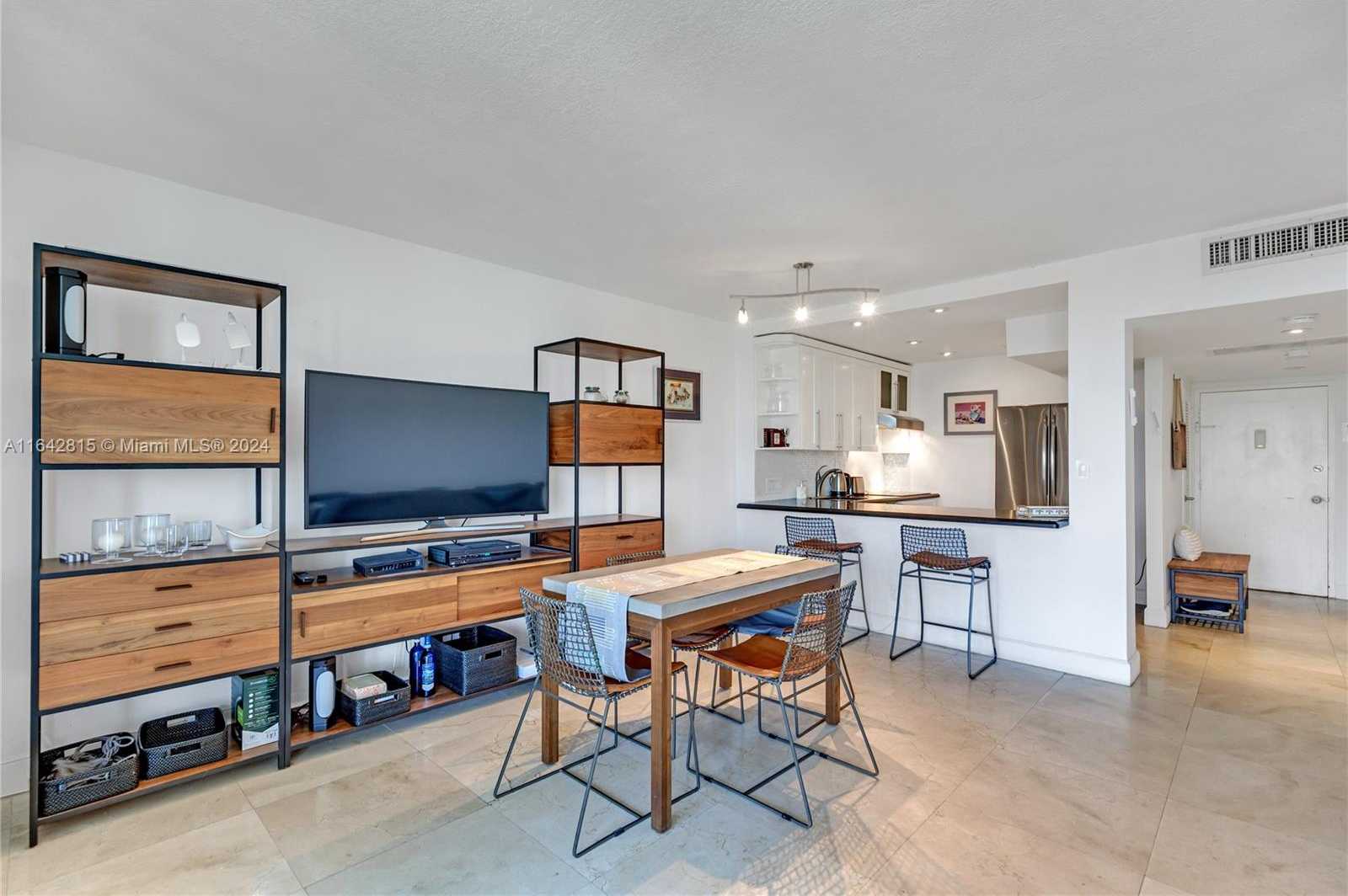 Small Image of 5401 COLLINS AVE #429, Miami Beach Number 8