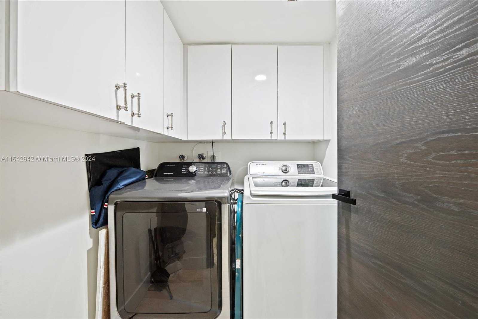 Small Image of 3500 MYSTIC POINTE DR #1801, Aventura Number 11