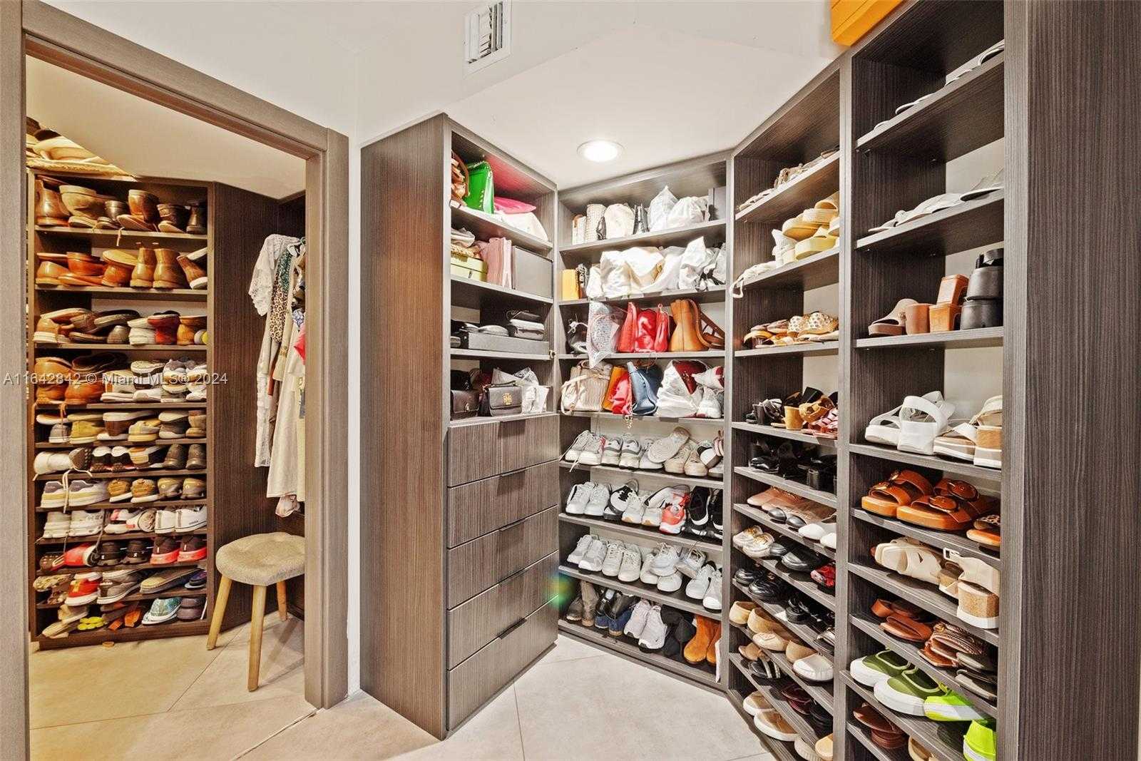 Small Image of 3500 MYSTIC POINTE DR #1801, Aventura Number 25