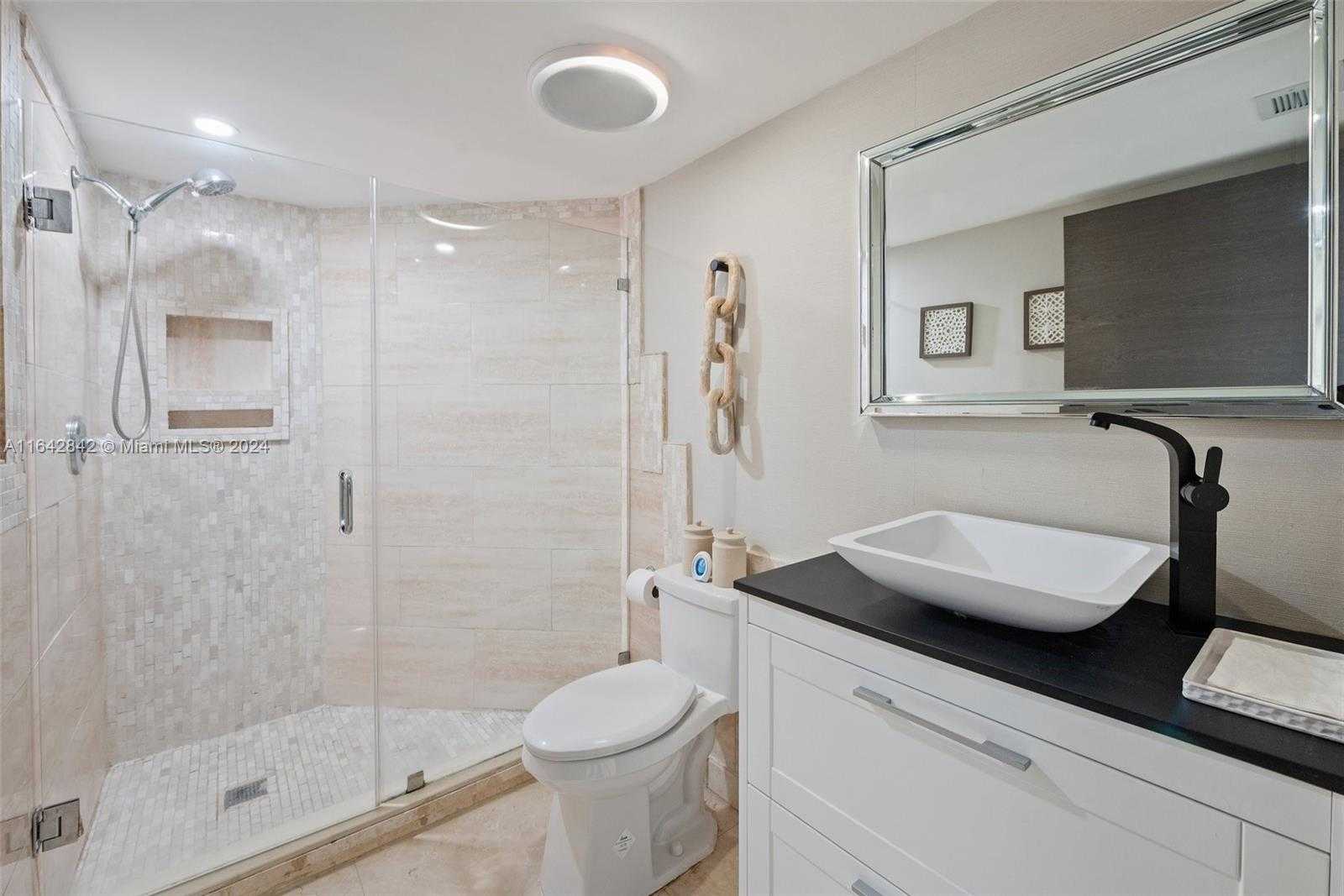 Small Image of 3500 MYSTIC POINTE DR #1801, Aventura Number 4