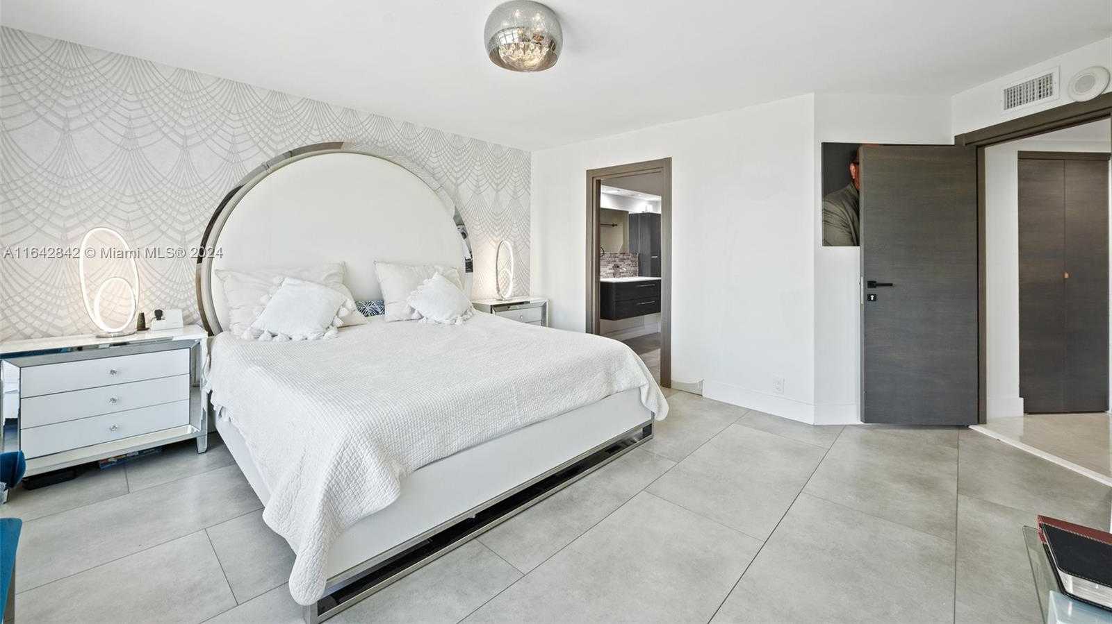Small Image of 3500 MYSTIC POINTE DR #1801, Aventura Number 7