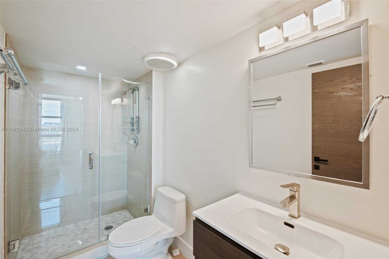 Small Image of 3500 MYSTIC POINTE DR #1801, Aventura Number 8