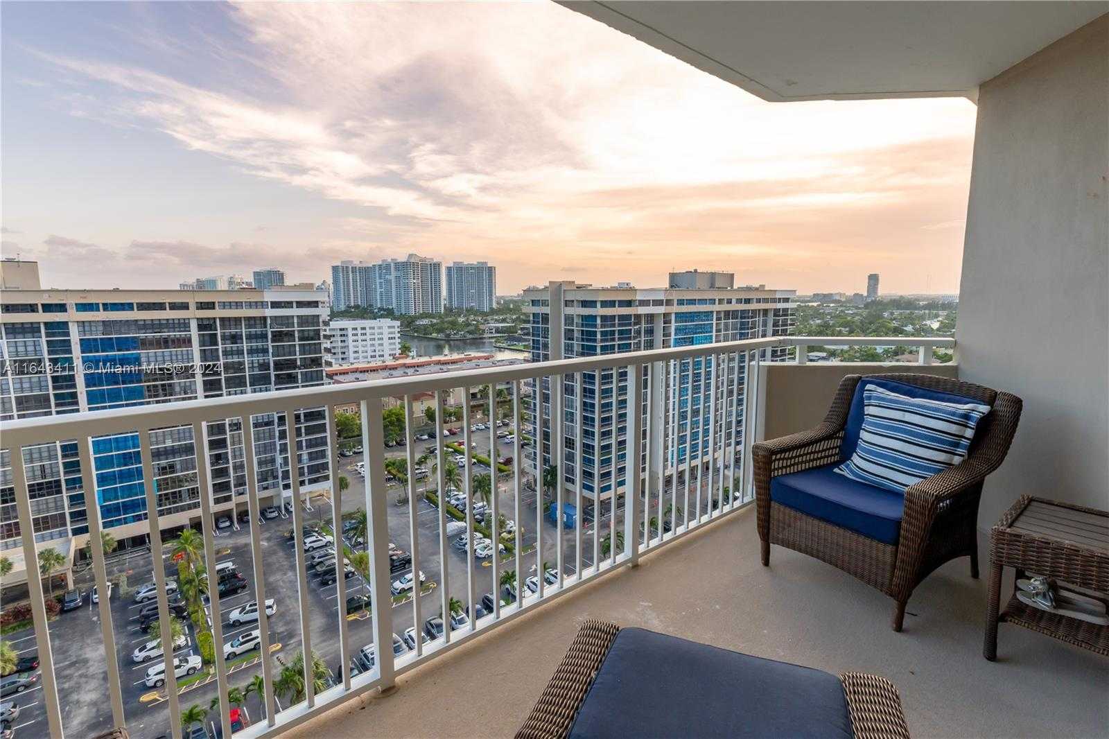 Small Image of 1985 SOUTH OCEAN DRIVE #15G, Hallandale Beach Number 4