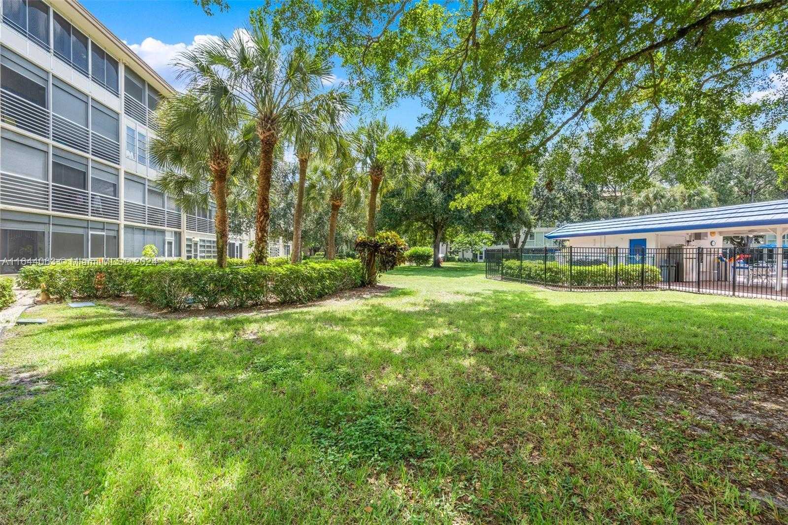 Small Image of 2301 LUCAYA LN #G1, Coconut Creek Number 13