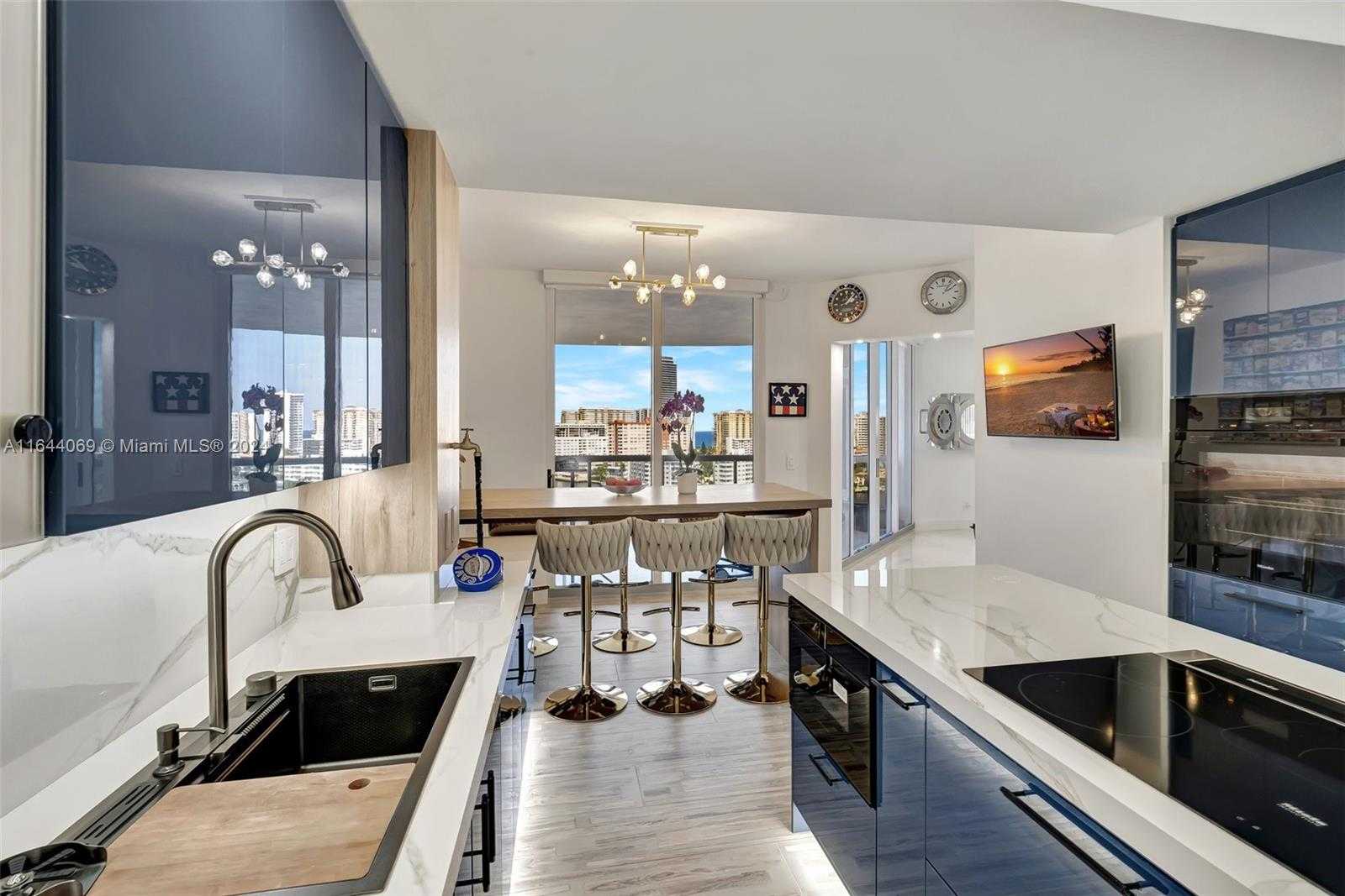 Small Image of 21200 POINT PL #1204, Aventura Number 25