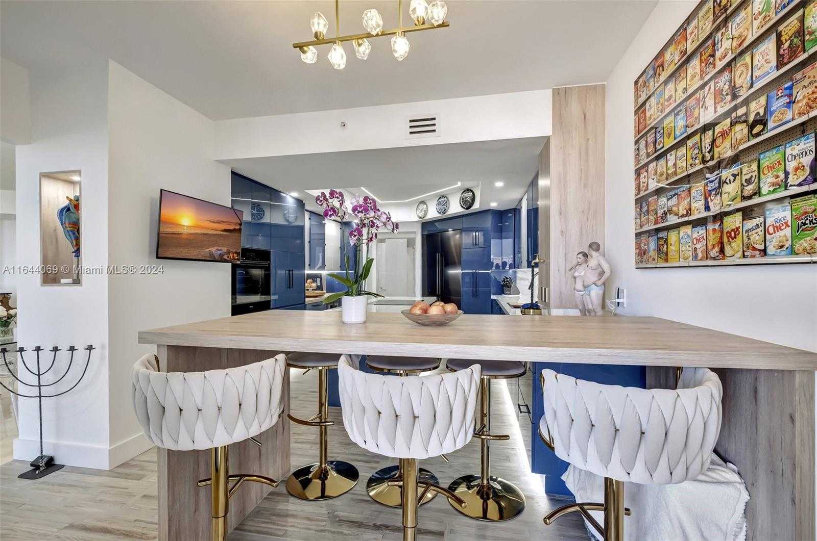 Small Image of 21200 POINT PL #1204, Aventura Number 26
