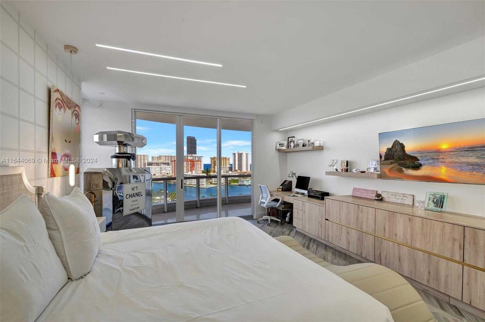 Small Image of 21200 POINT PL #1204, Aventura Number 33
