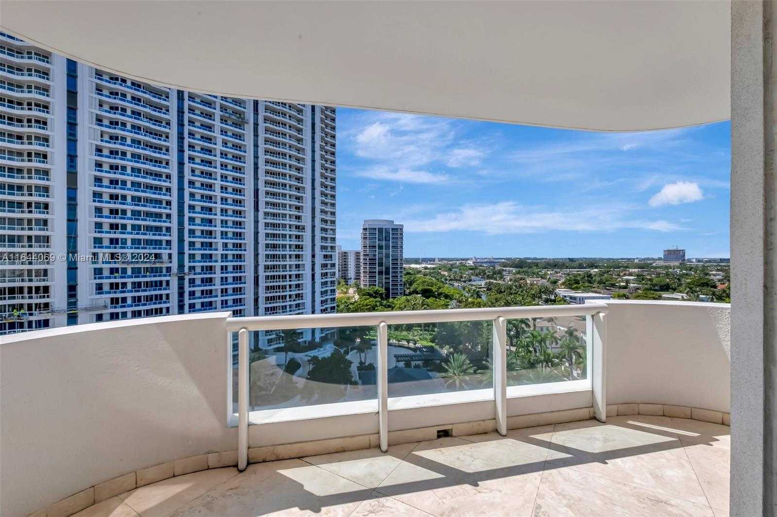 Small Image of 21200 POINT PL #1204, Aventura Number 45