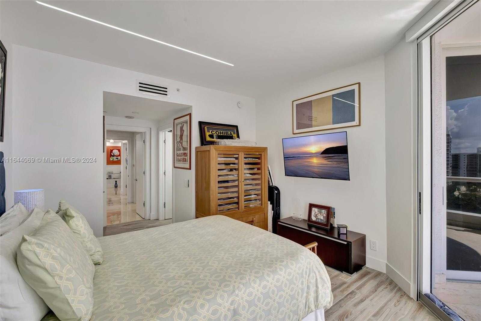 Small Image of 21200 POINT PL #1204, Aventura Number 46