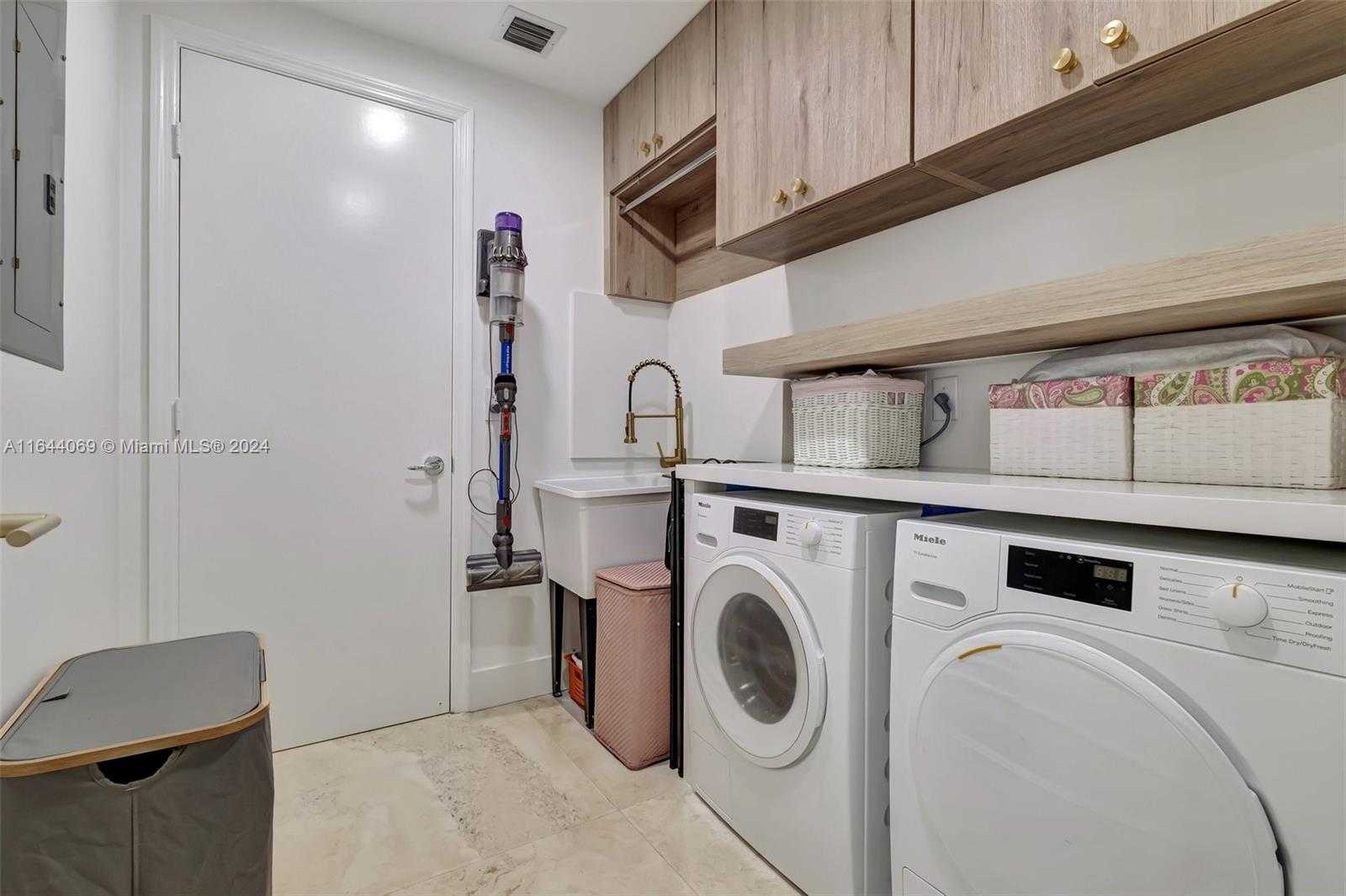Small Image of 21200 POINT PL #1204, Aventura Number 58