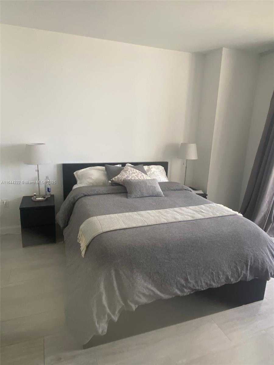 Small Image of 45 SOUTH WEST 9TH ST #1005, Miami Number 36