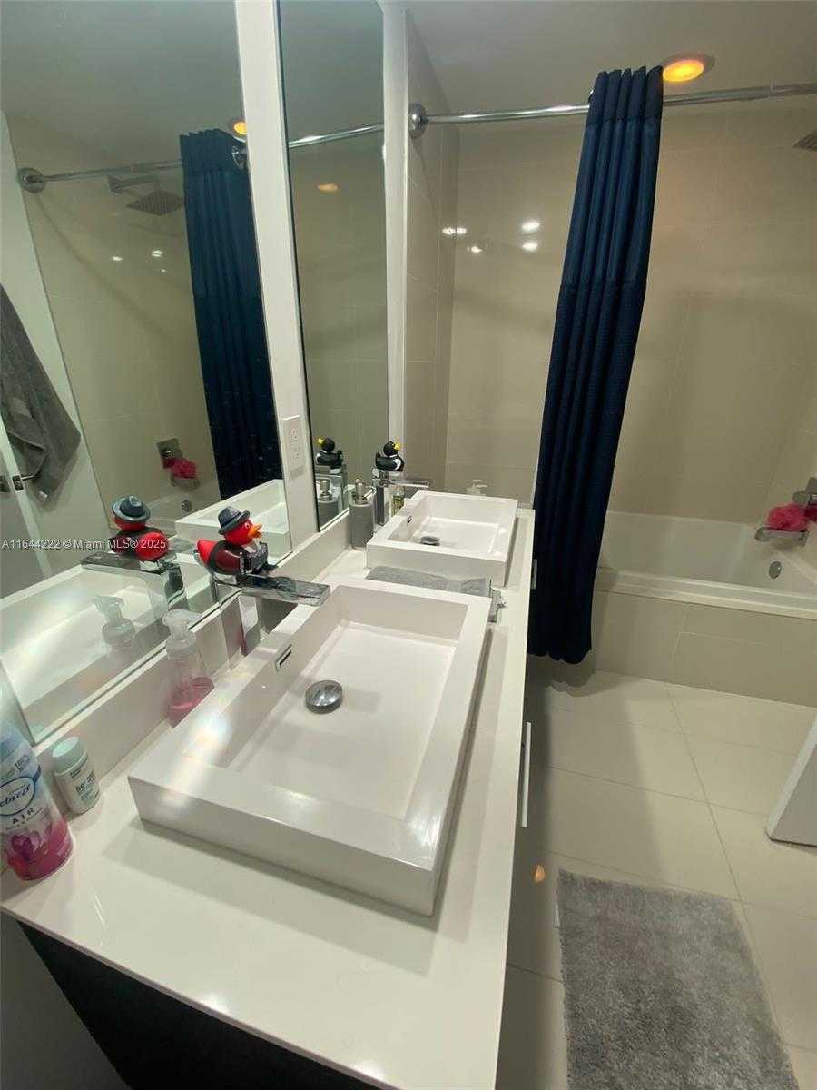 Small Image of 45 SOUTH WEST 9TH ST #1005, Miami Number 37