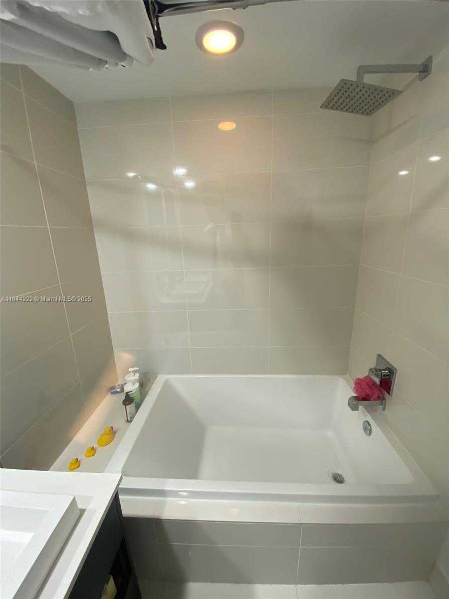 Small Image of 45 SOUTH WEST 9TH ST #1005, Miami Number 38