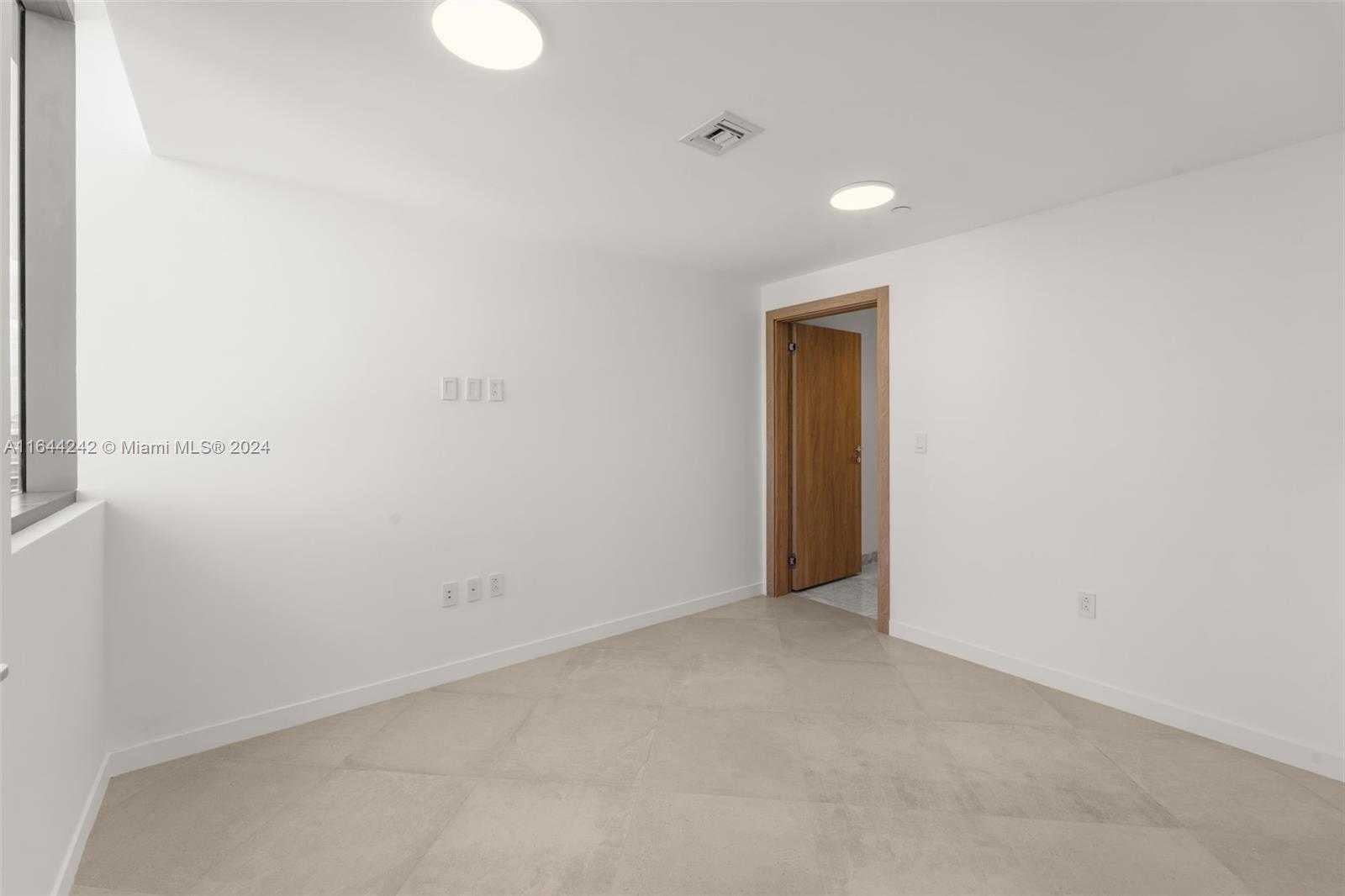 Small Image of 1135 103rd St, Bay Harbor Islands, FL 33154, USA Number 17