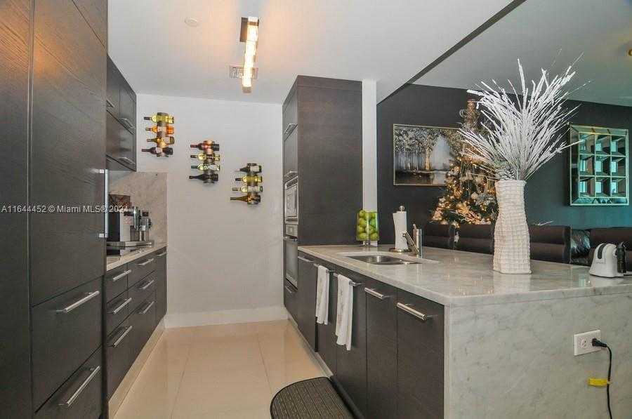 Small Image of 900 BISCAYNE BLVD #3810, Miami Number 2