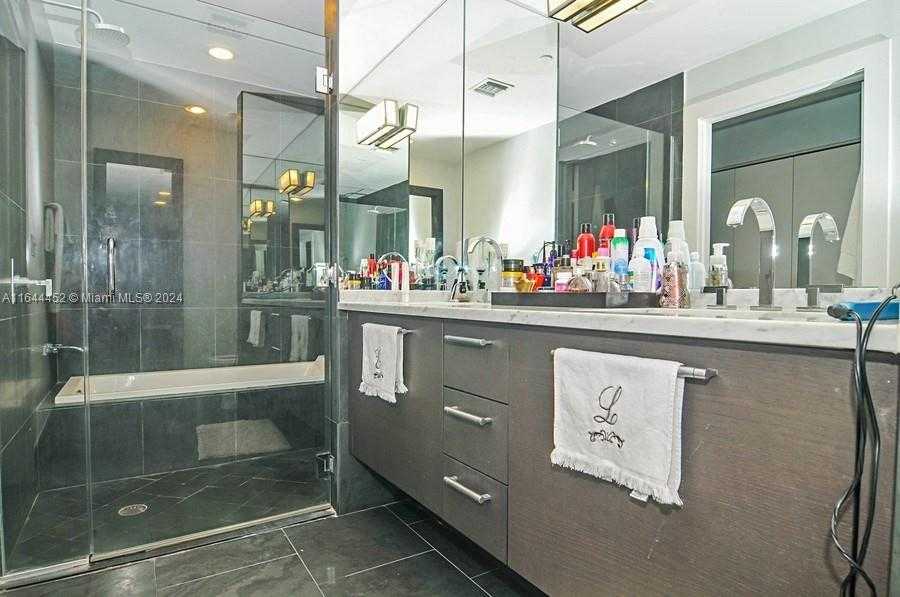 Small Image of 900 BISCAYNE BLVD #3810, Miami Number 5