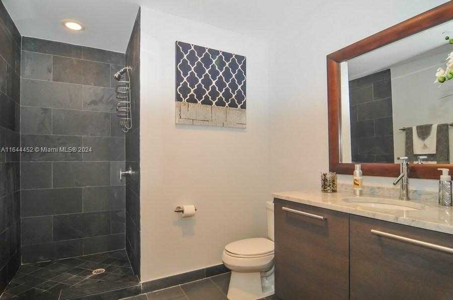 Small Image of 900 BISCAYNE BLVD #3810, Miami Number 6