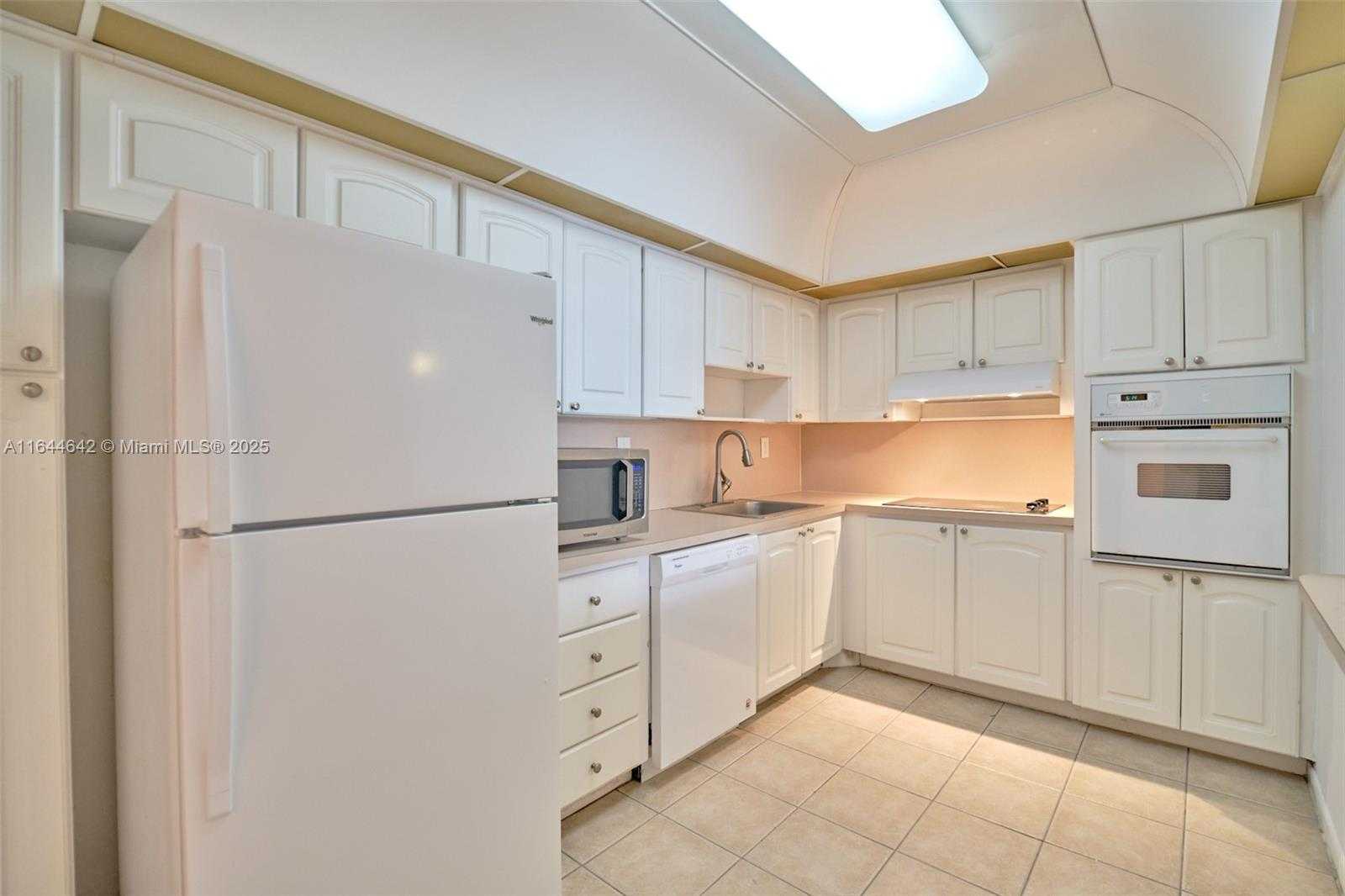 Small Image of 19390 COLLINS AVE #212, Sunny Isles Beach Number 3
