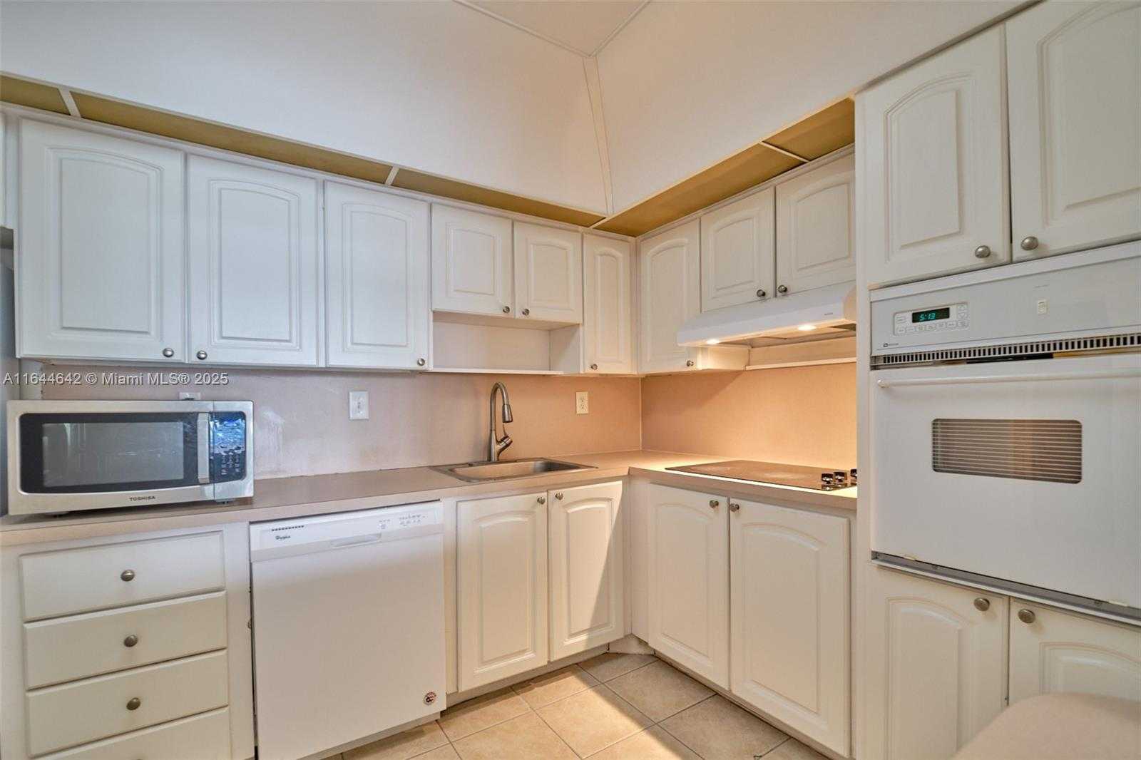 Small Image of 19390 COLLINS AVE #212, Sunny Isles Beach Number 4