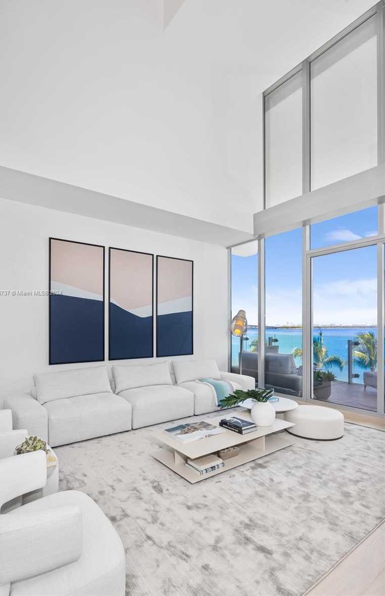 Small Image of 700 NE 26th Terrace, Miami, FL 33137, USA Number 11