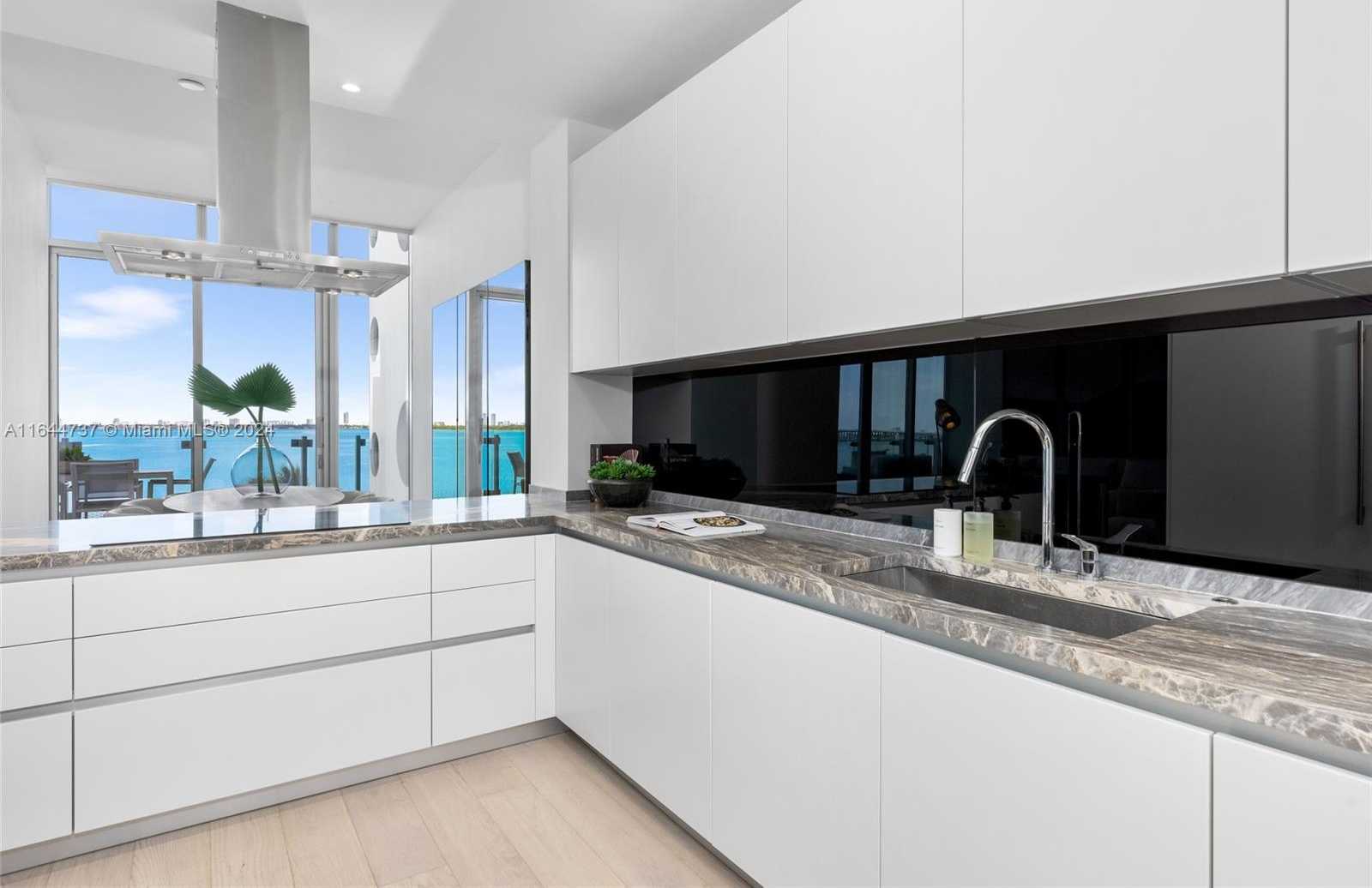Small Image of 700 NE 26th Terrace, Miami, FL 33137, USA Number 17