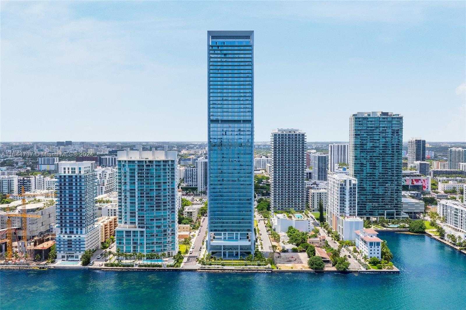 Small Image of 700 NE 26th Terrace, Miami, FL 33137, USA Number 77