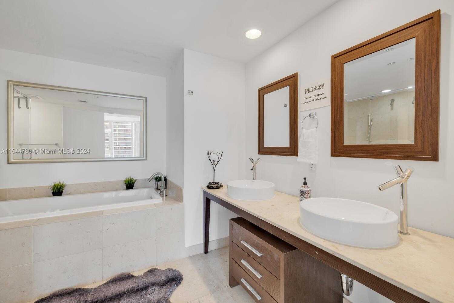 Small Image of 485 BRICKELL AVE #4104, Miami Number 17