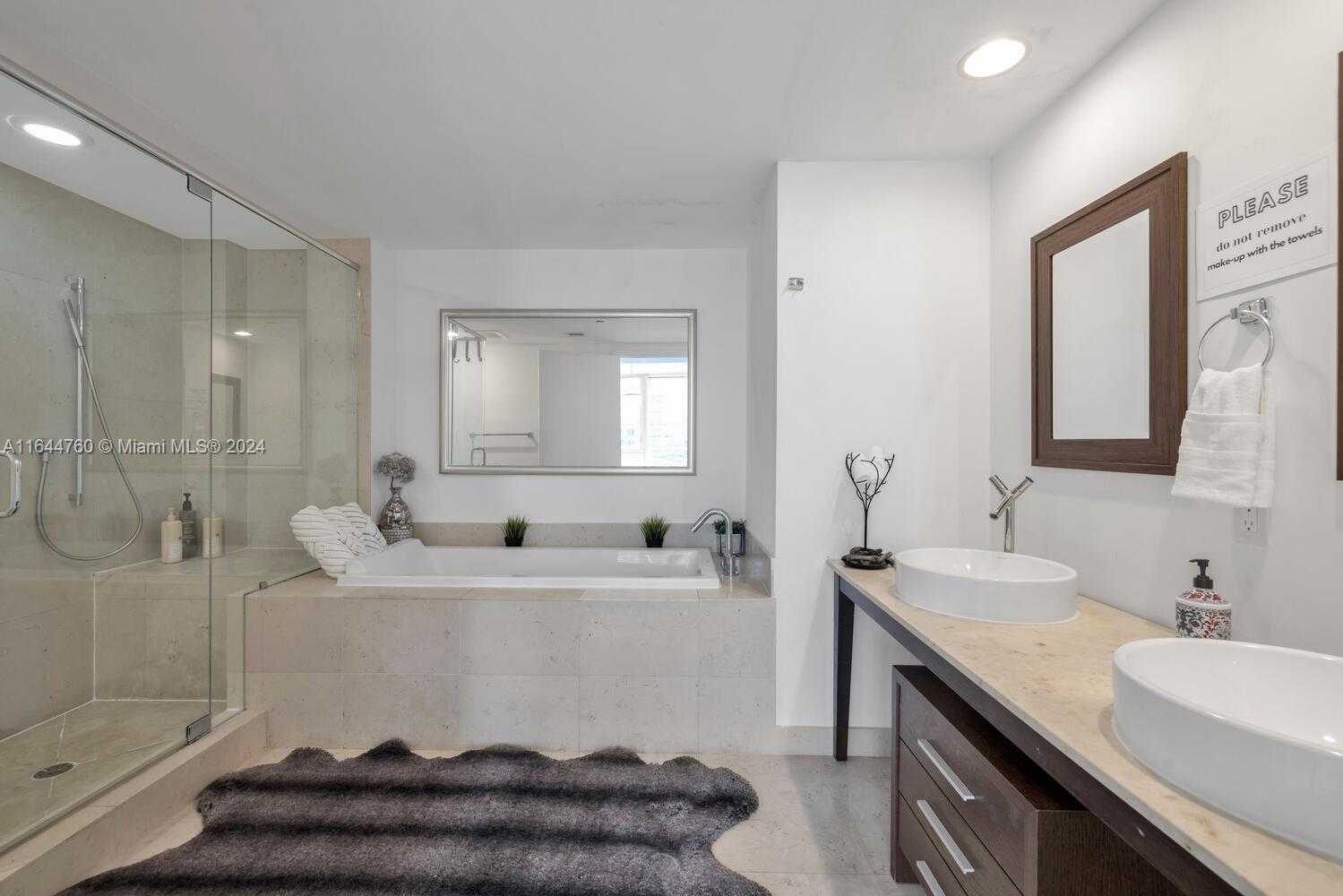 Small Image of 485 BRICKELL AVE #4104, Miami Number 18
