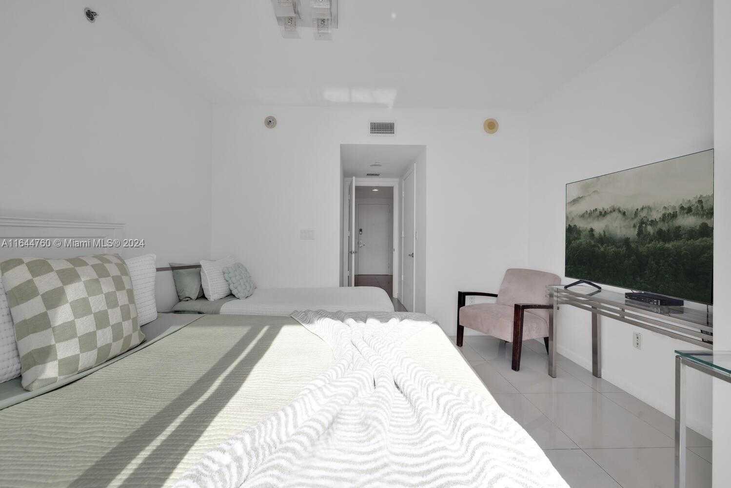 Small Image of 485 BRICKELL AVE #4104, Miami Number 23