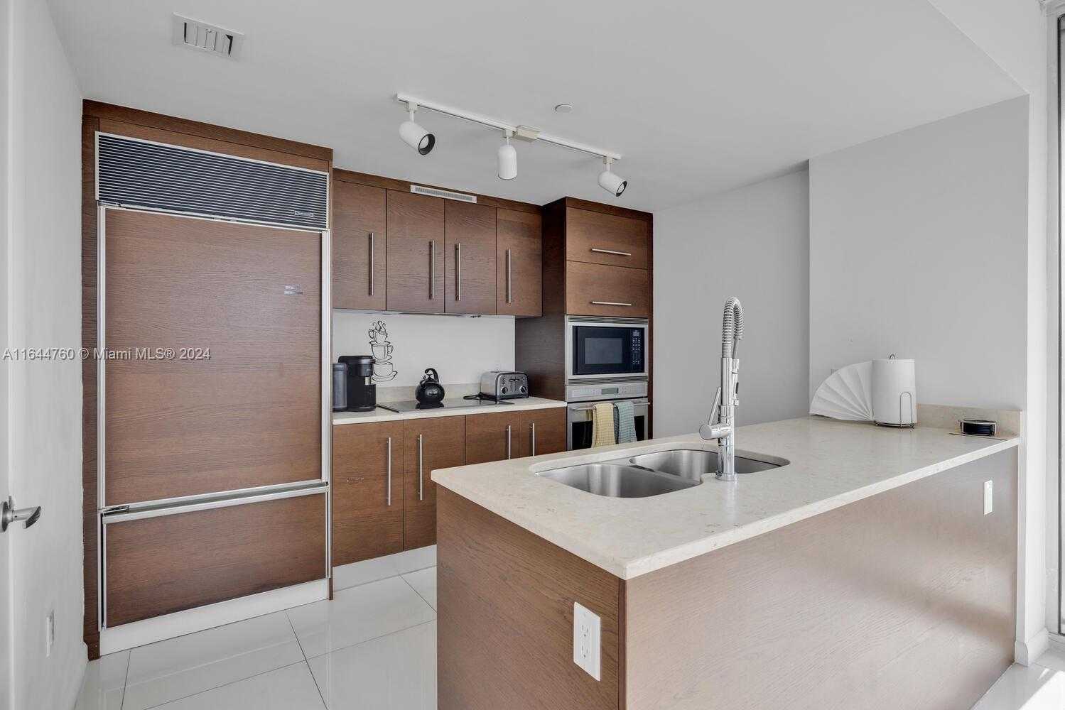 Small Image of 485 BRICKELL AVE #4104, Miami Number 7