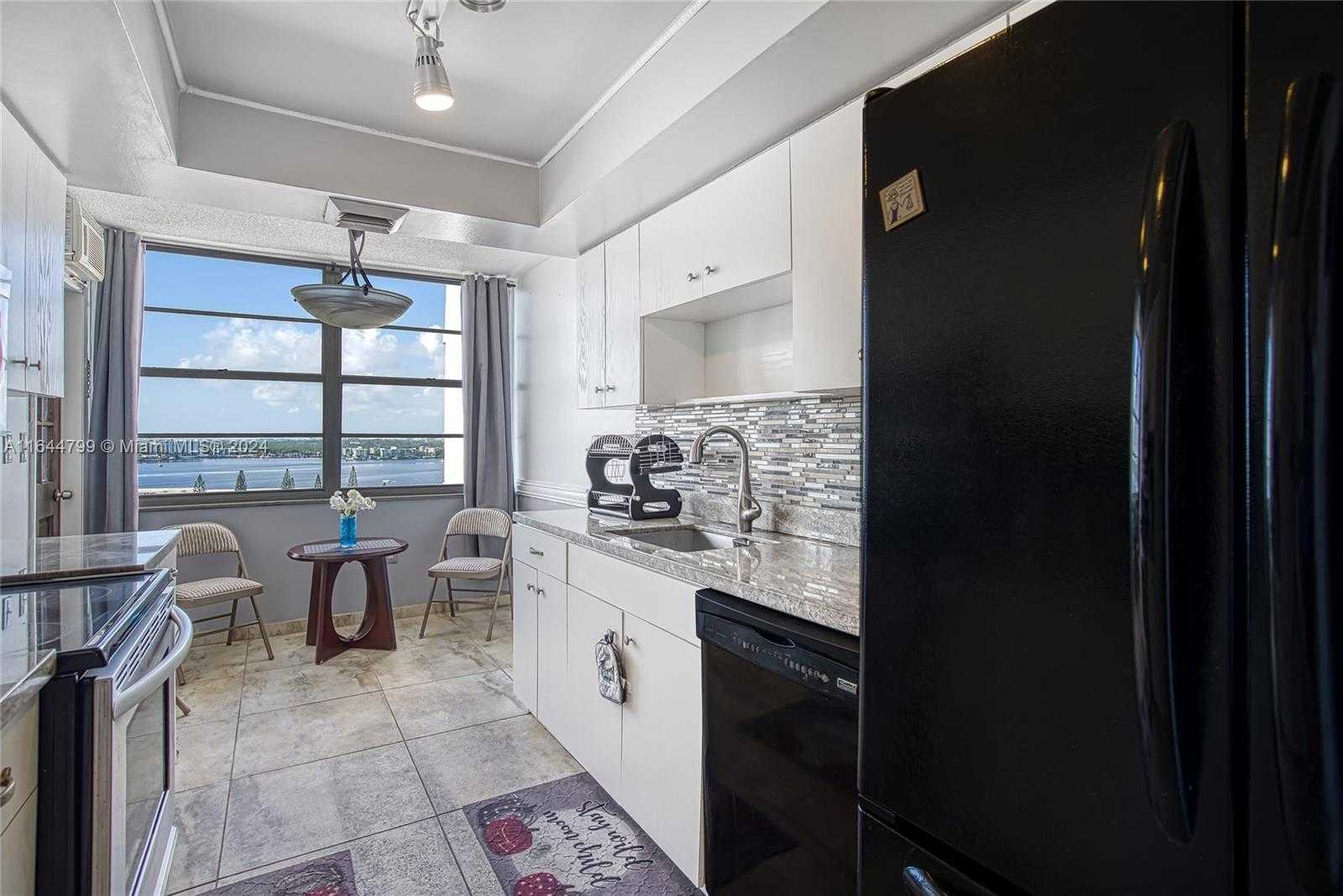 Small Image of 18021 BISCAYNE BLVD #1604, Aventura Number 11