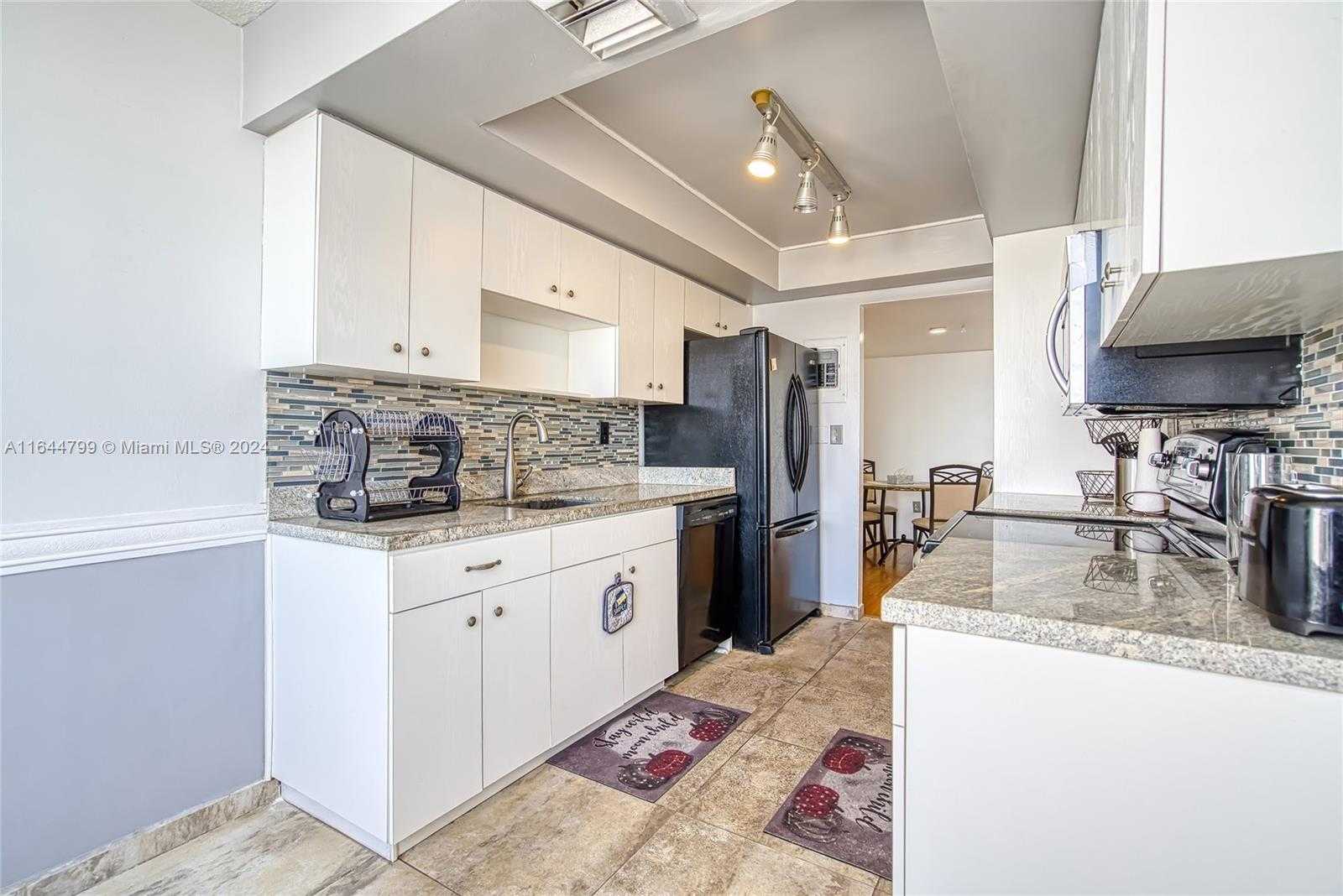 Small Image of 18021 BISCAYNE BLVD #1604, Aventura Number 13