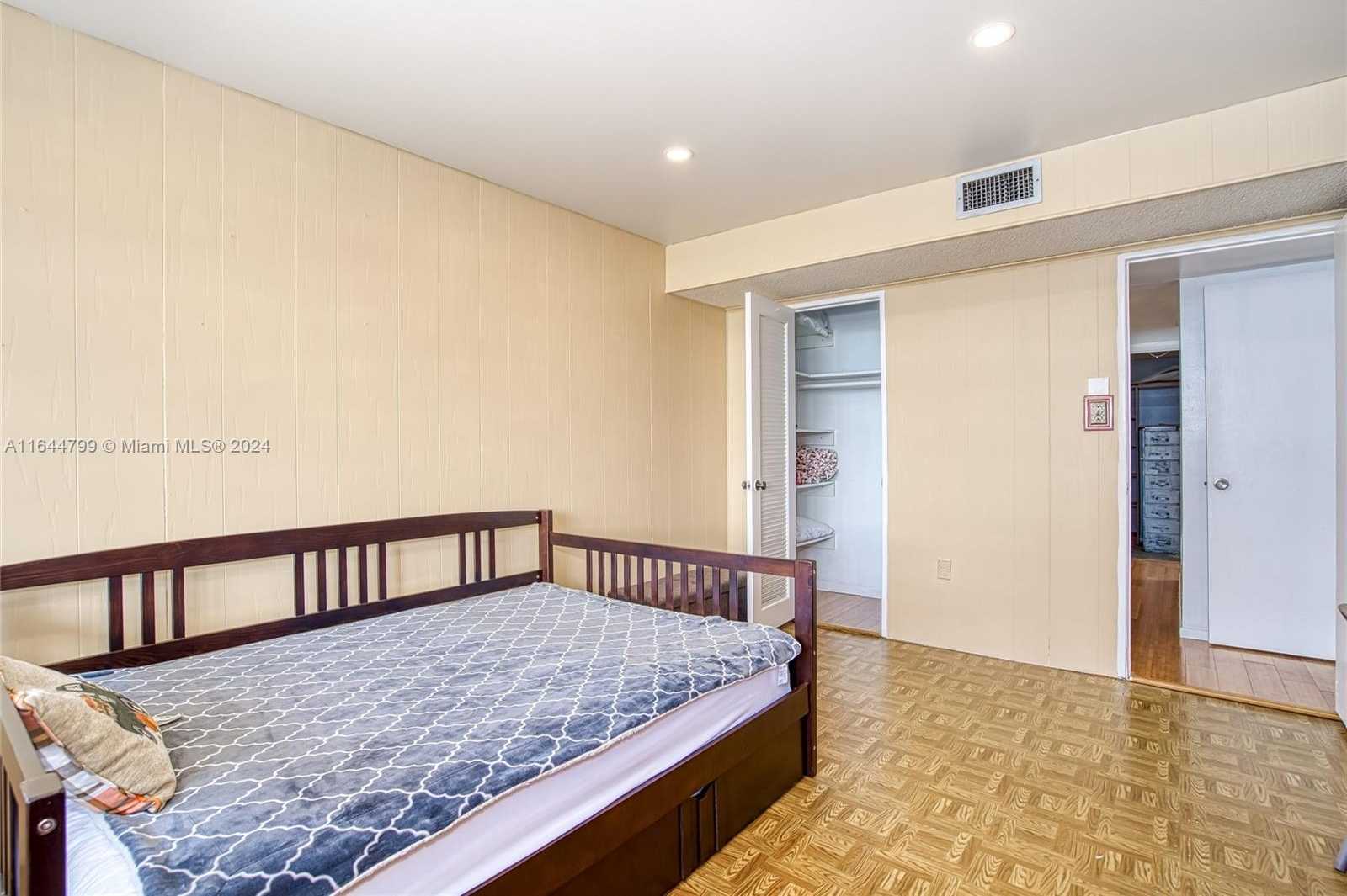 Small Image of 18021 BISCAYNE BLVD #1604, Aventura Number 18